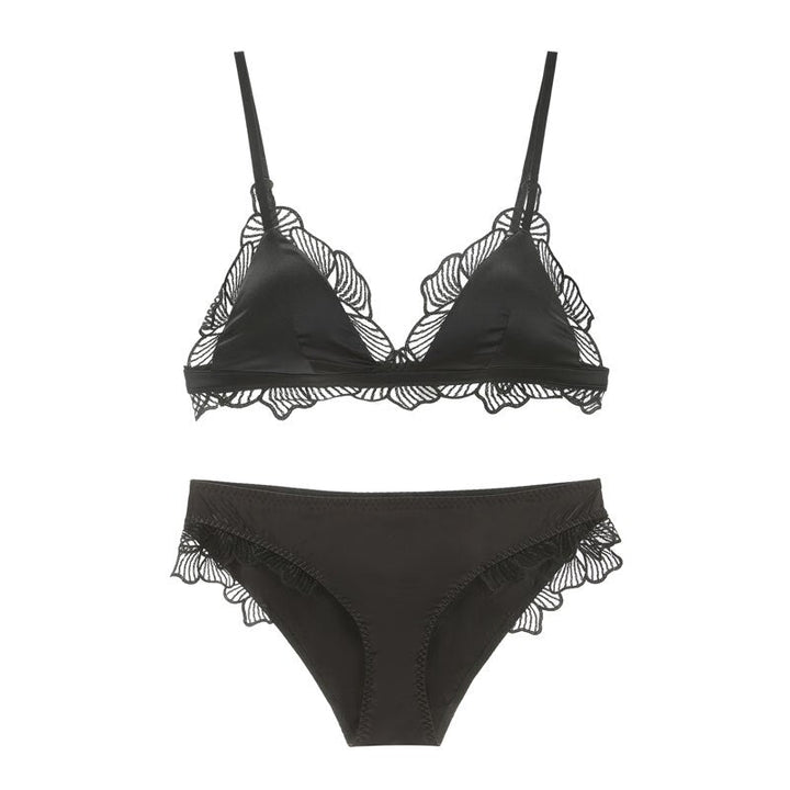 Ensemble de lingerie en satin à finitions décoratives