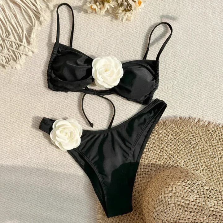 Bikini avec fleur décorative