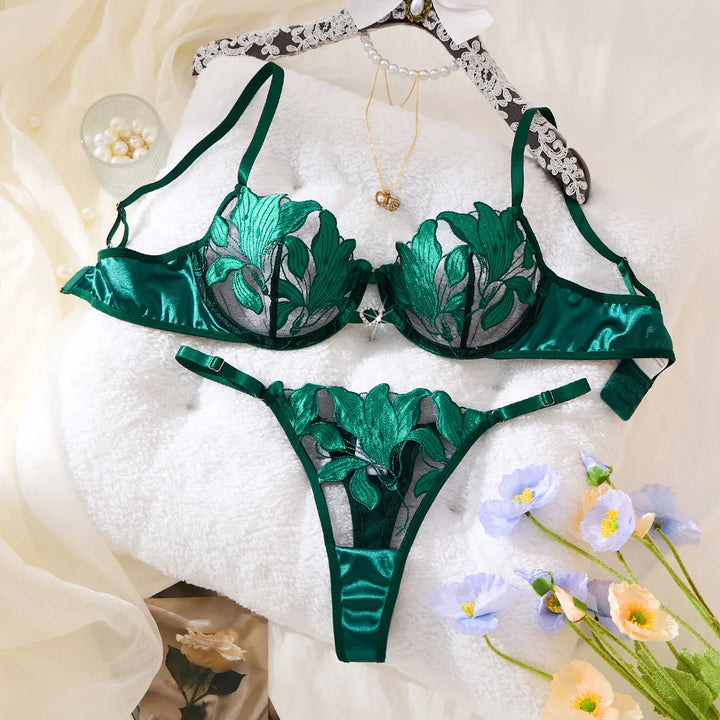 Ensemble de lingerie à motif brodé