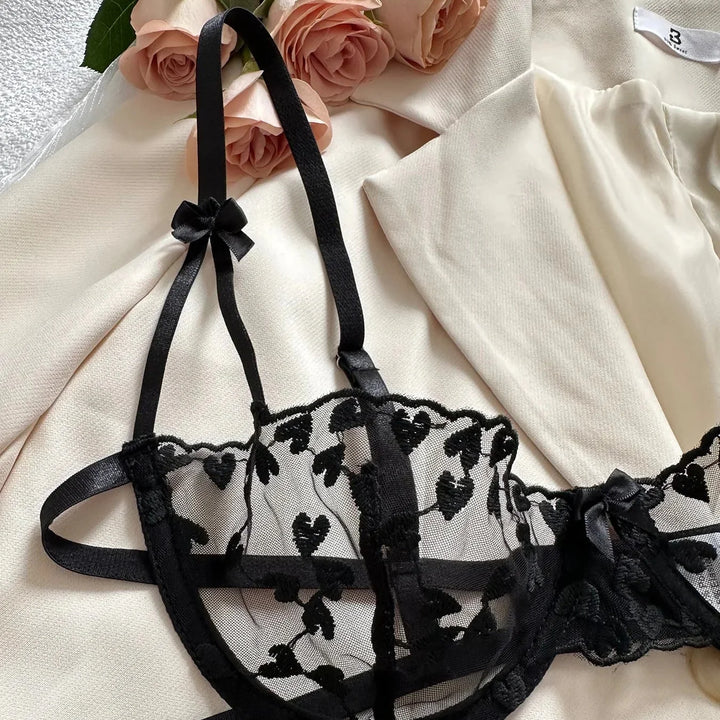Ensemble de lingerie brodé