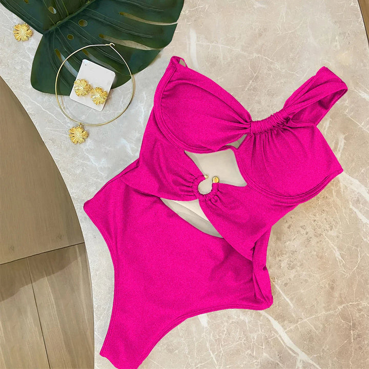 Maillot de bain sur une épaule