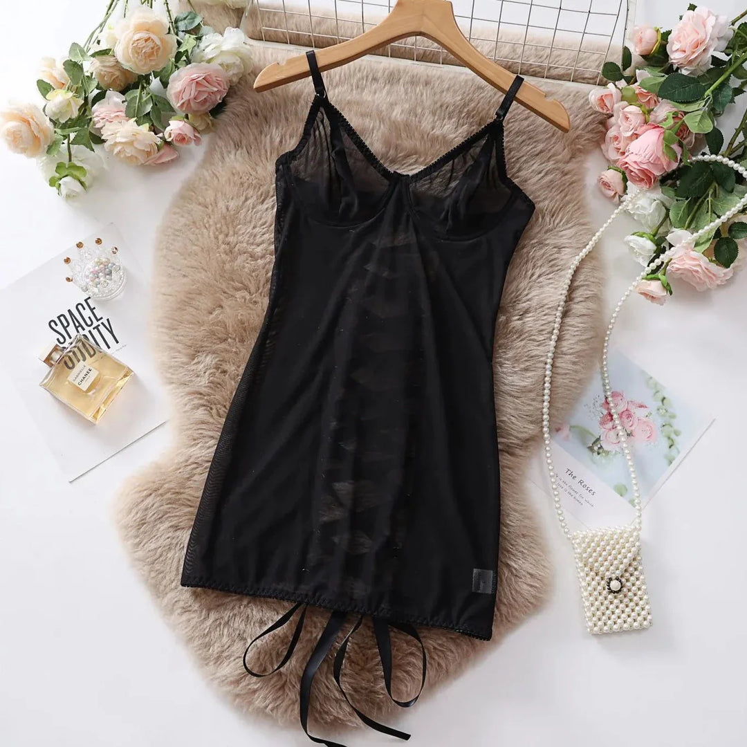 Chemise de nuit à découpes