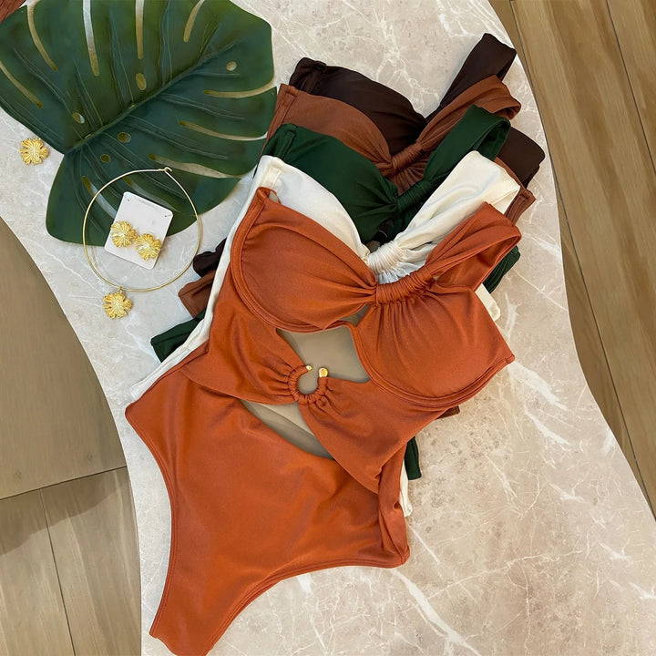 Maillot de bain sur une épaule