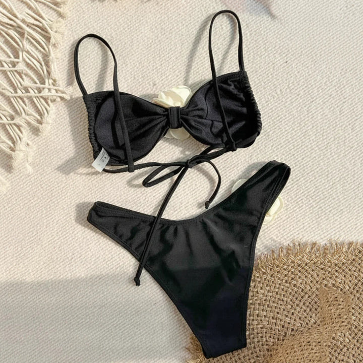 Bikini avec fleur décorative