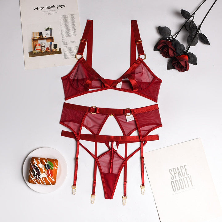Ensemble de lingerie en résille avec ceinture