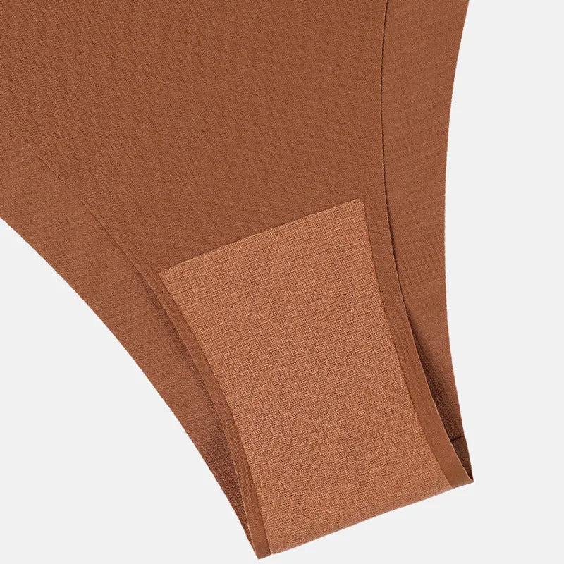 Strings unis sans coutures