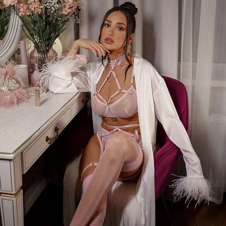 Ensemble de lingerie en résille 3 pièces à brides décoratives