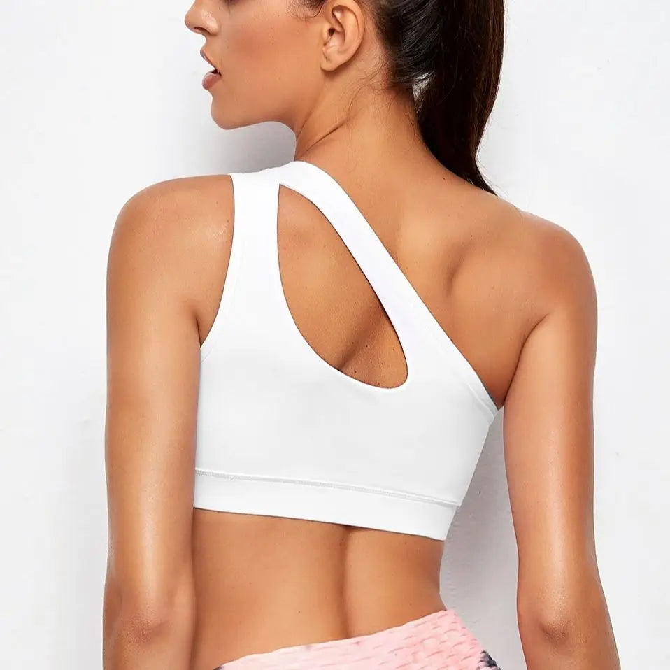 Soutien-gorge de sport sur une épaule