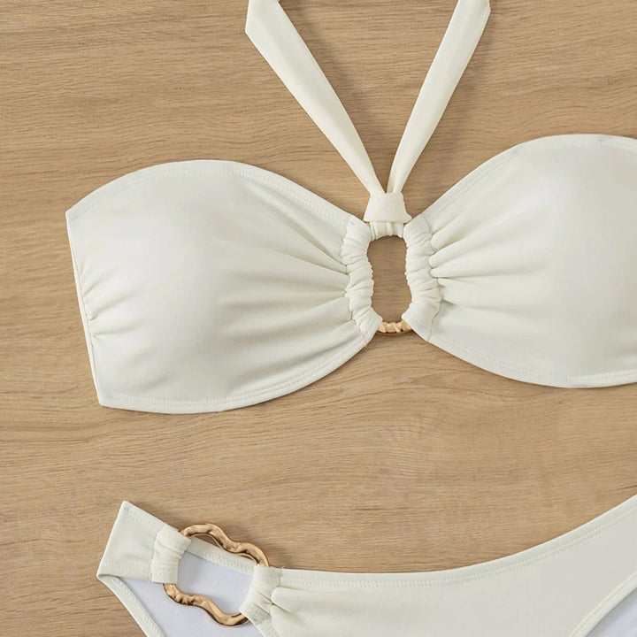 Maillot de bain à anneau métallique