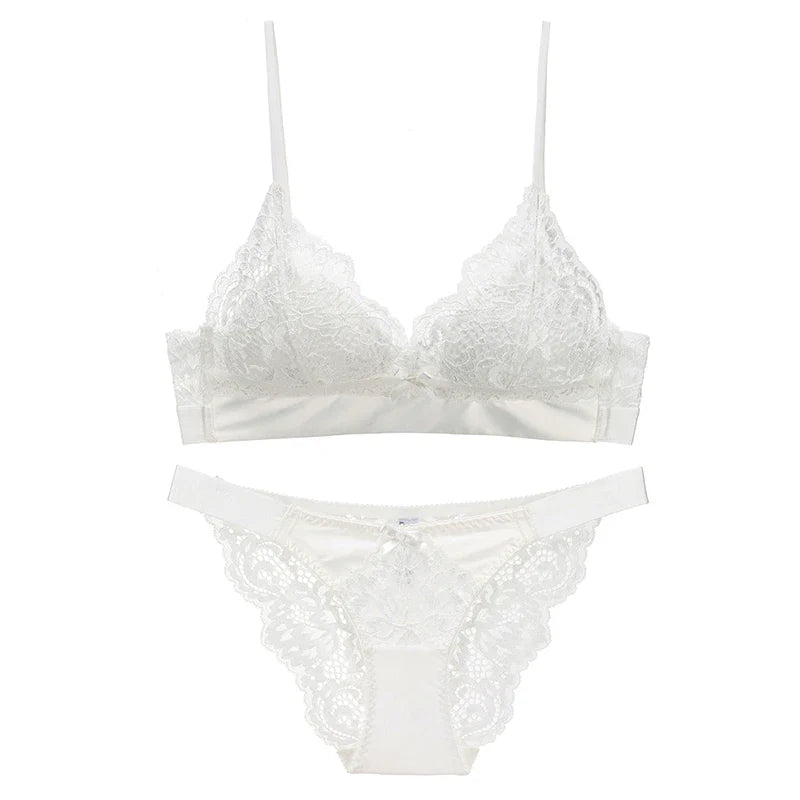 Lingerie en dentelle à soutien-gorge triangle