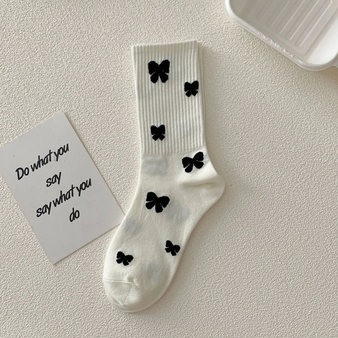 Chaussettes noires et blanches