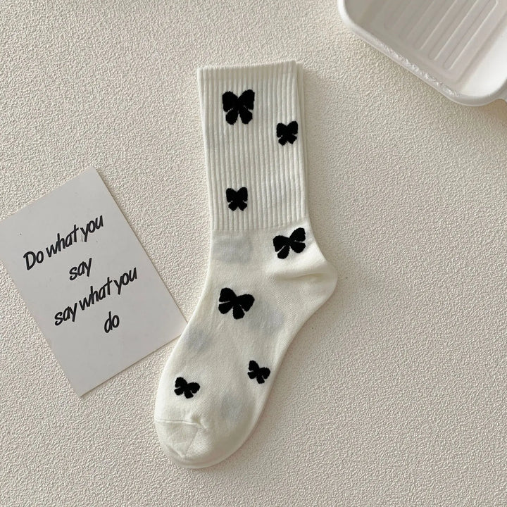 Chaussettes noires et blanches