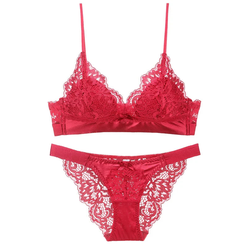 Lingerie en dentelle à soutien-gorge triangle