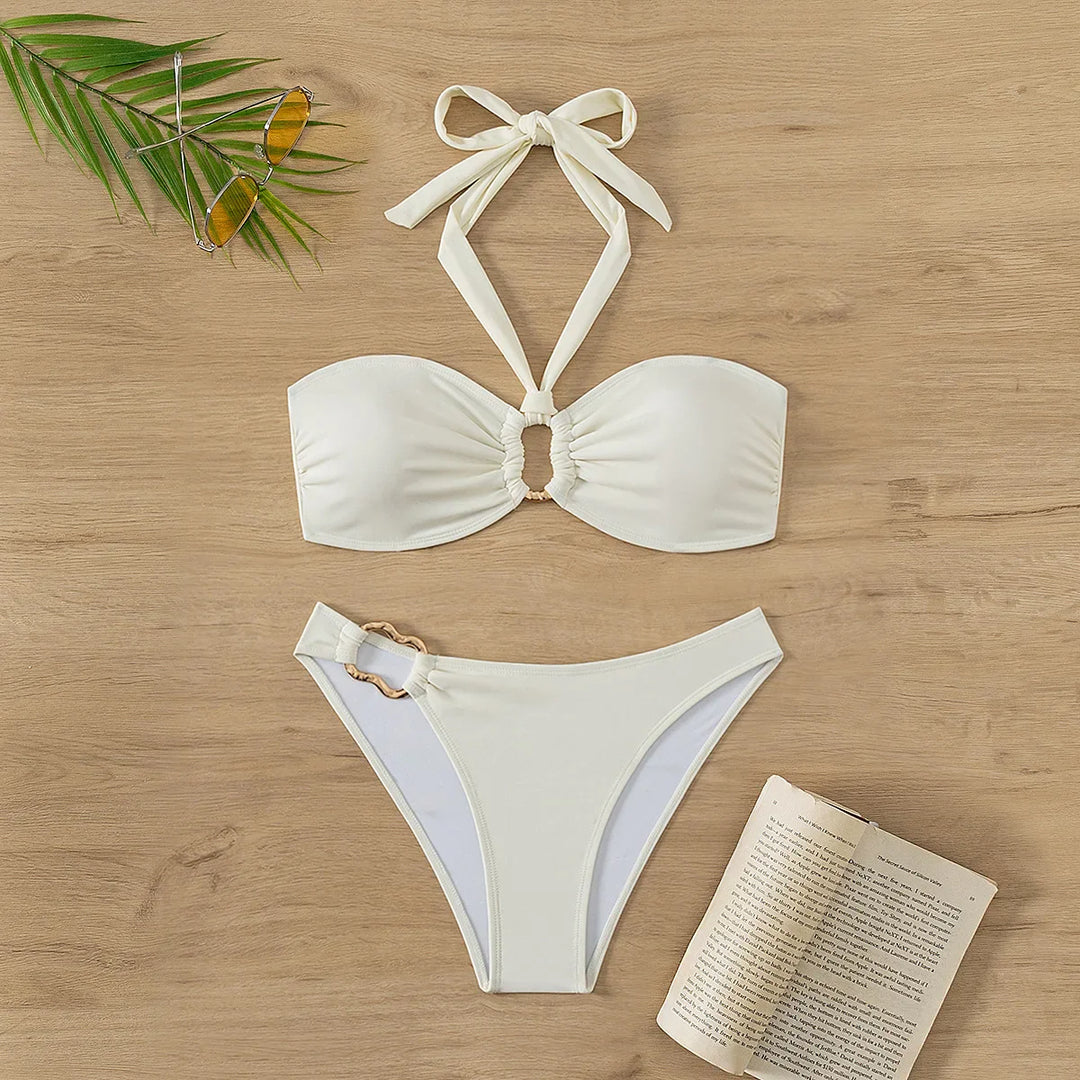 Maillot de bain à anneau métallique