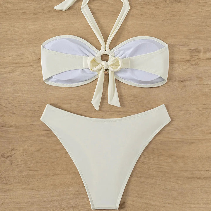Maillot de bain à anneau métallique