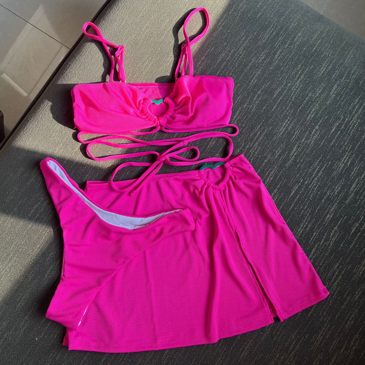 Ensemble de plage bikini et jupe