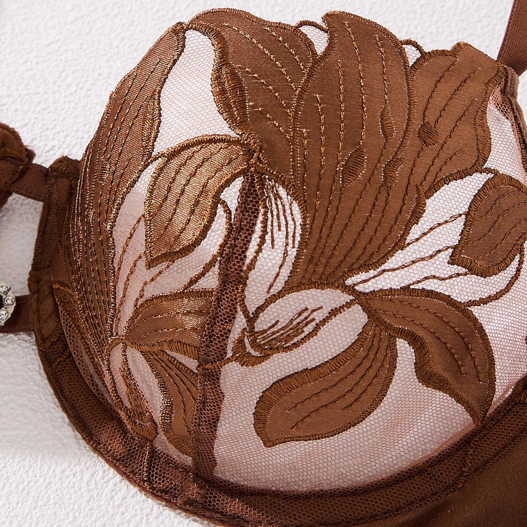 Ensemble de lingerie à motif brodé