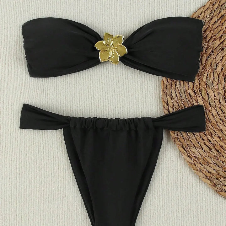Bikini bandeau 2 pièces à fleur bijou et culotte froncée