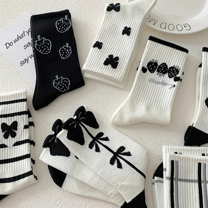 Chaussettes noires et blanches