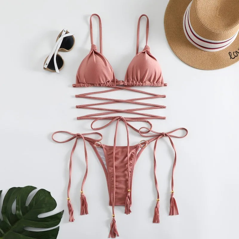 Bikini avec attaches décoratives
