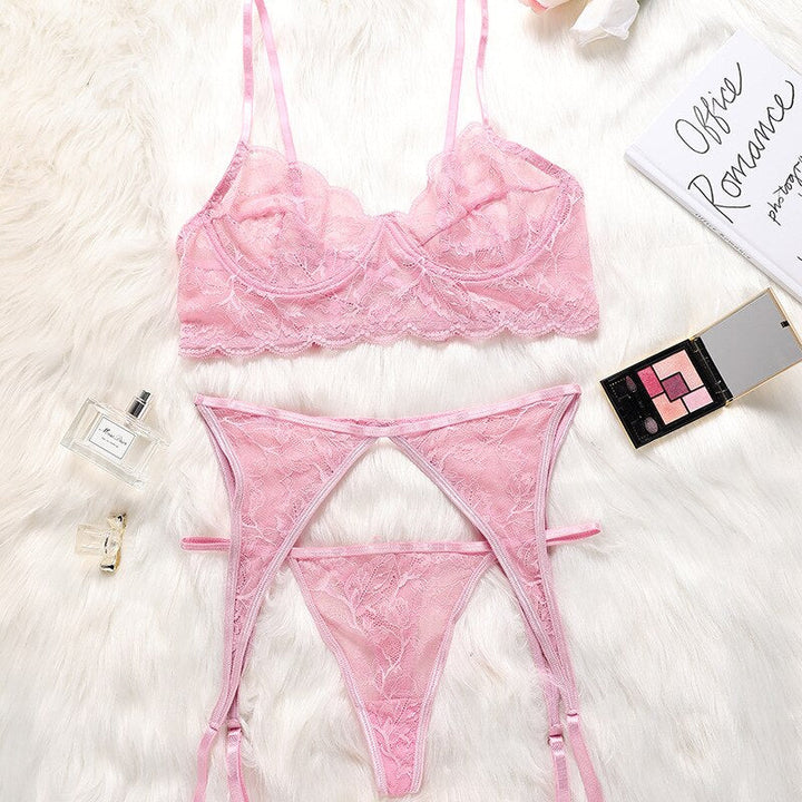 Ensemble de lingerie 3 pièces avec broderie en dentelle et porte-jarretelles