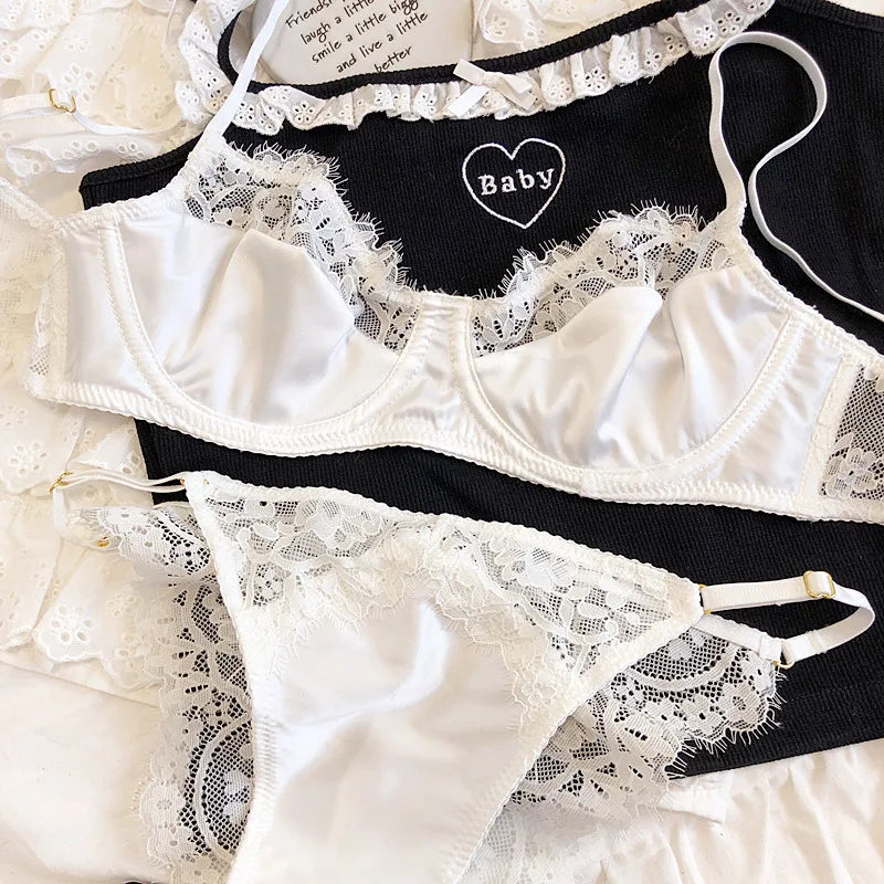 Ensemble de lingerie à finitions en dentelle