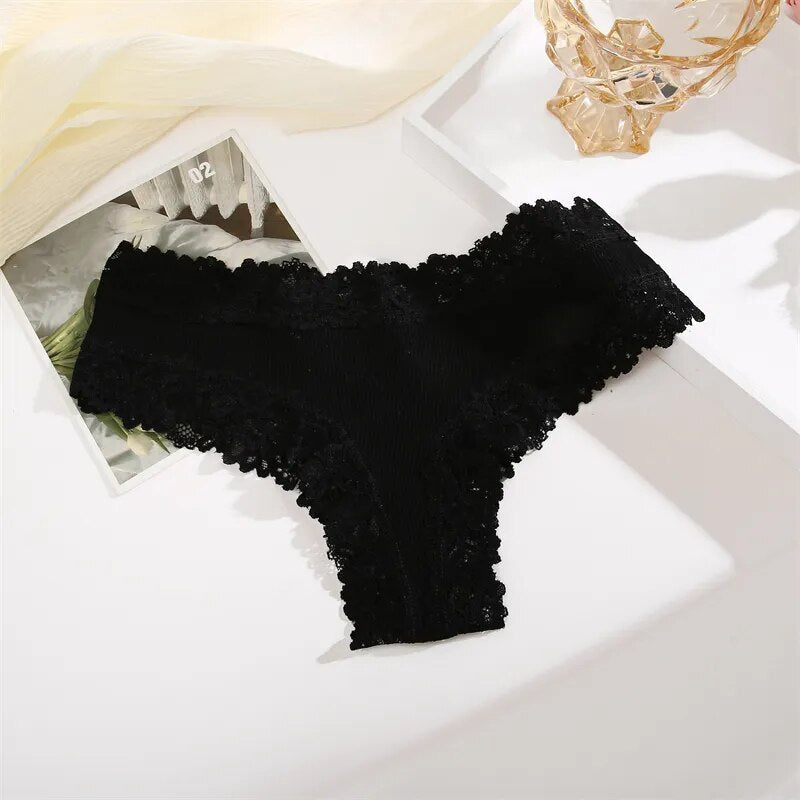 Culottes côtelées en dentelle