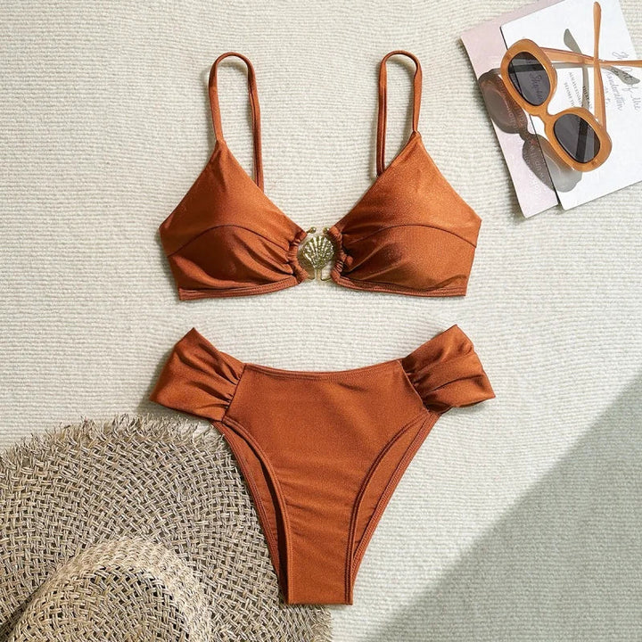 Bikini taille haute avec coquillage métallique