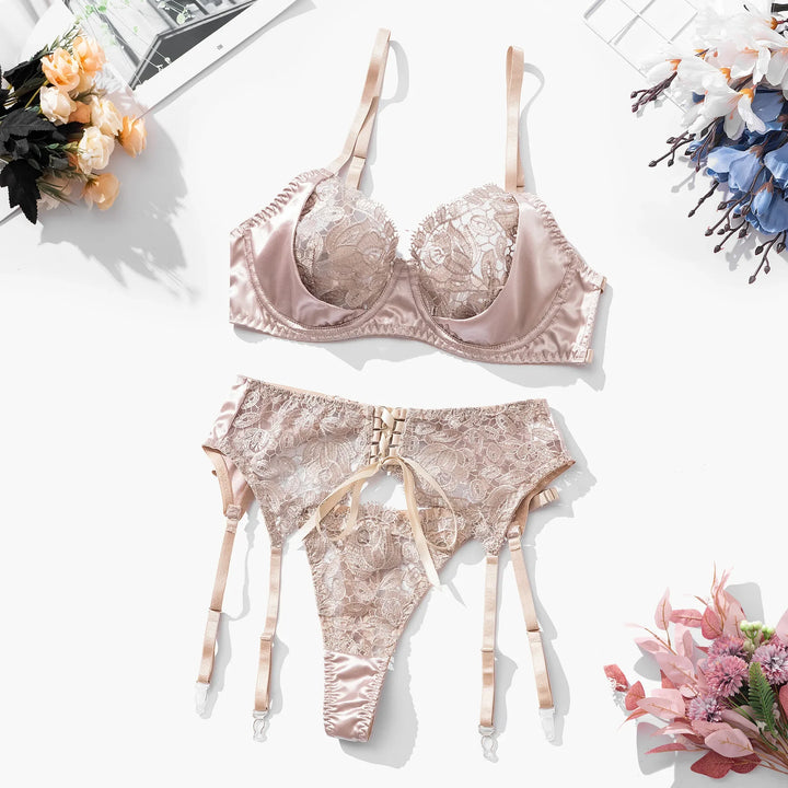 Ensemble de lingerie en satin et dentelle