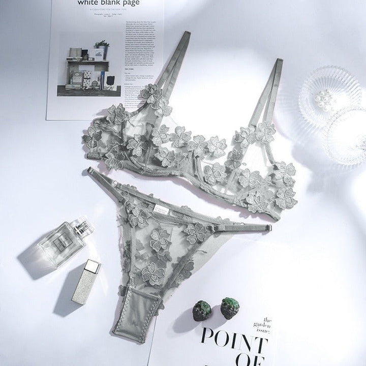 Ensemble de lingerie à finitions florales