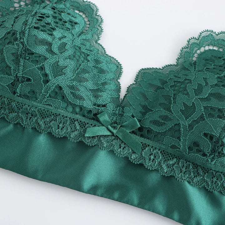 Lingerie en dentelle à soutien-gorge triangle