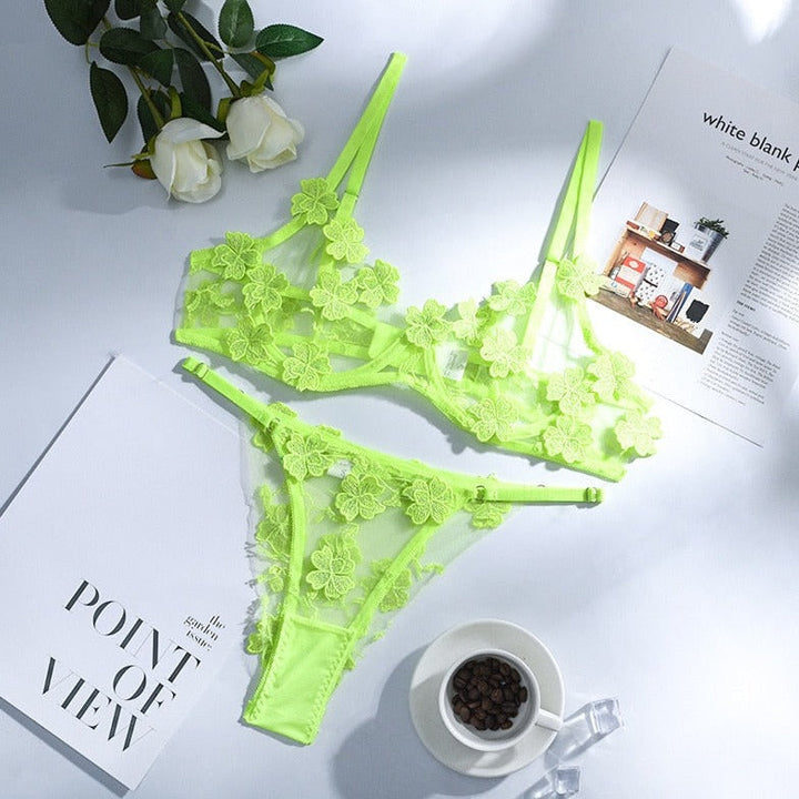 Ensemble de lingerie à finitions florales