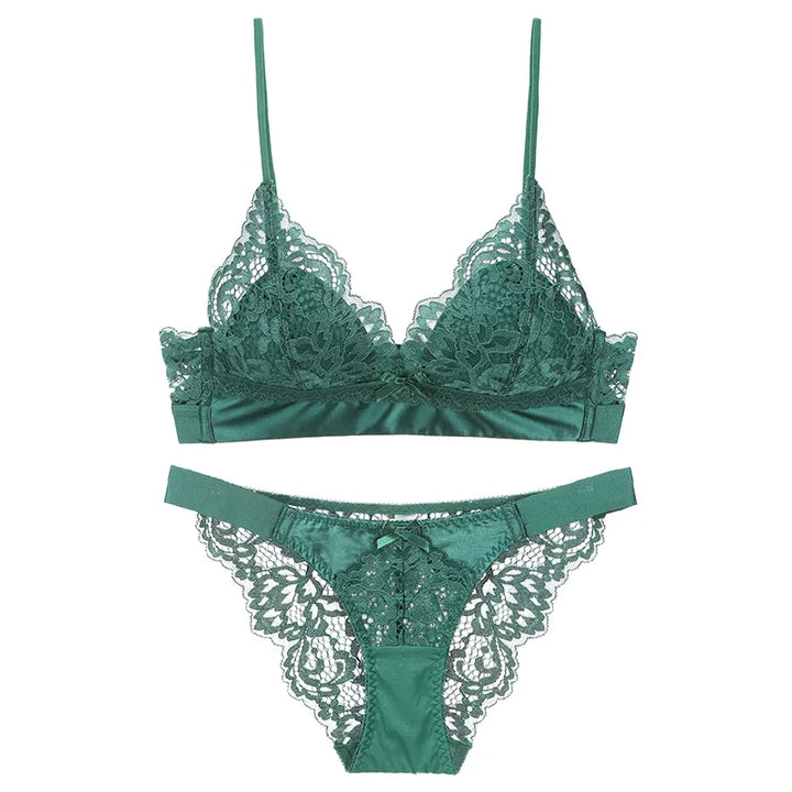 Lingerie en dentelle à soutien-gorge triangle