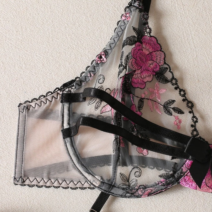Ensemble de lingerie à broderie décorative