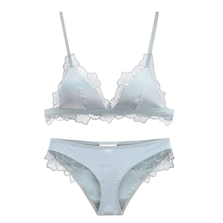 Ensemble de lingerie en satin à finitions décoratives
