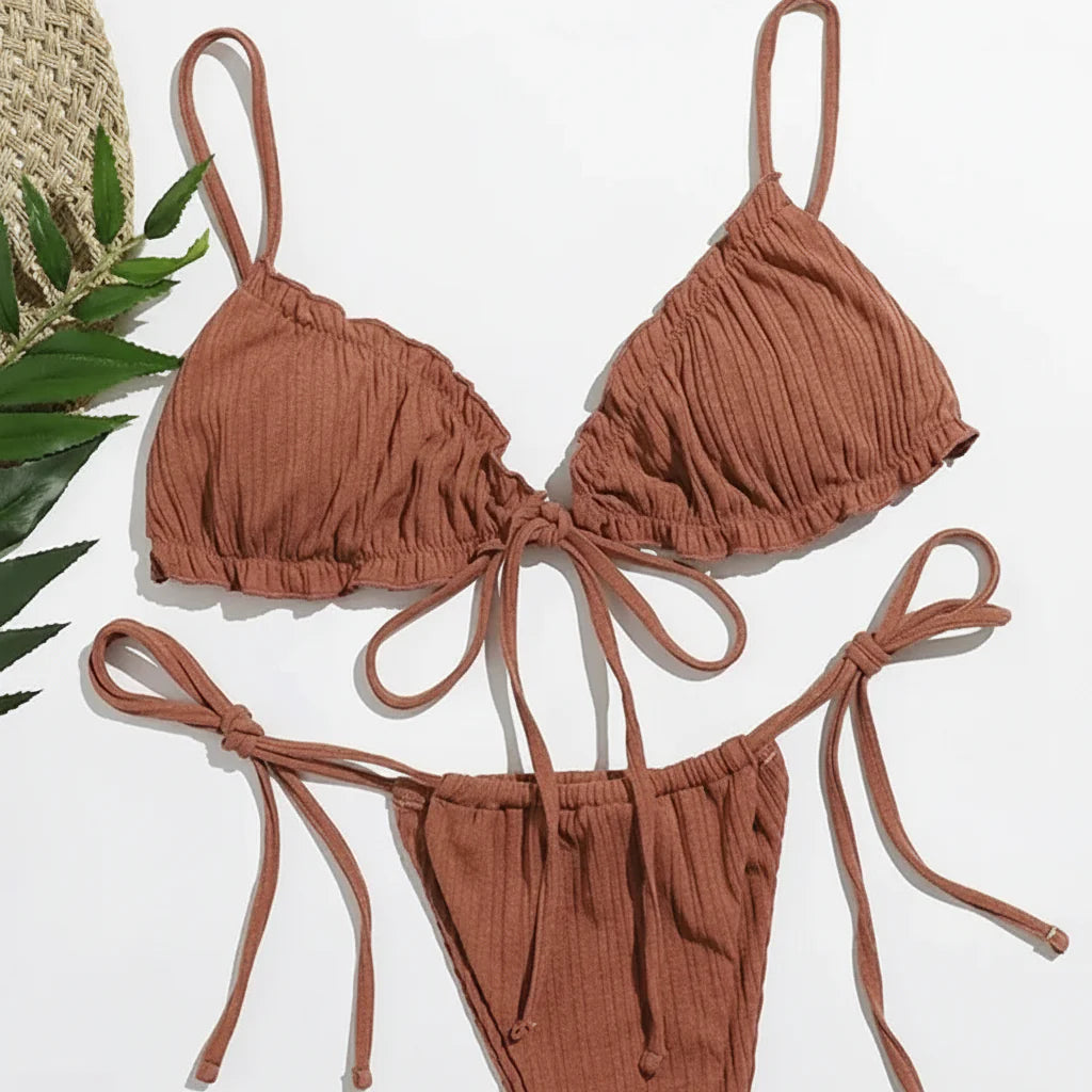 Bikini uni à laçages