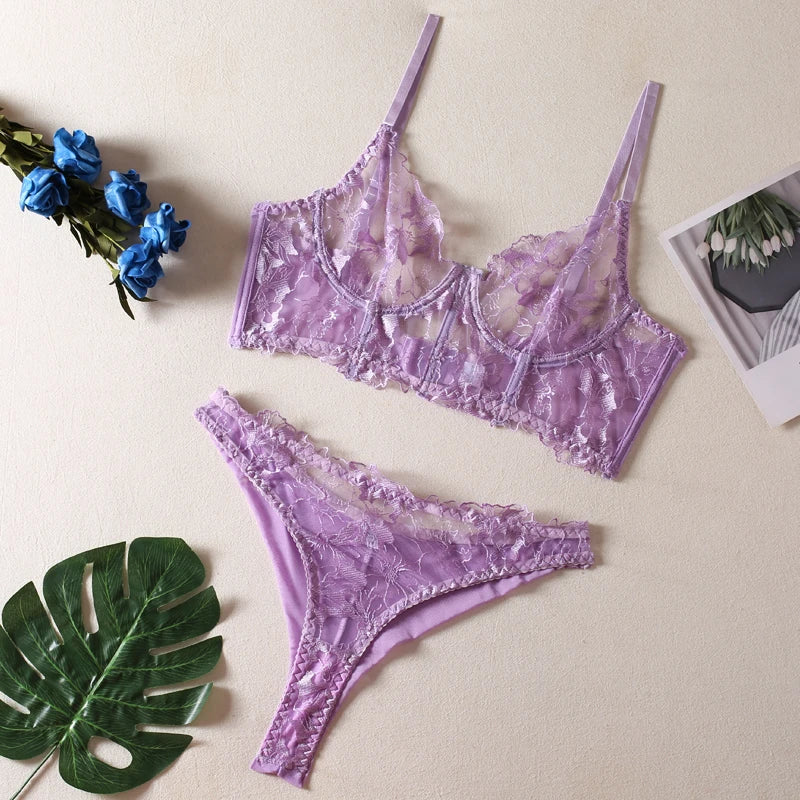 Lingerie en dentelle à demi-corset
