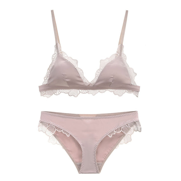 Ensemble de lingerie en satin à finitions décoratives