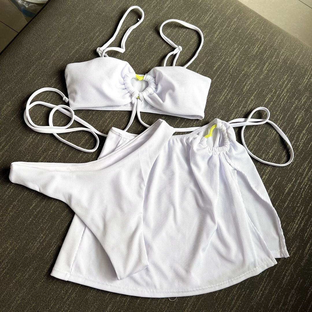Ensemble de plage bikini et jupe