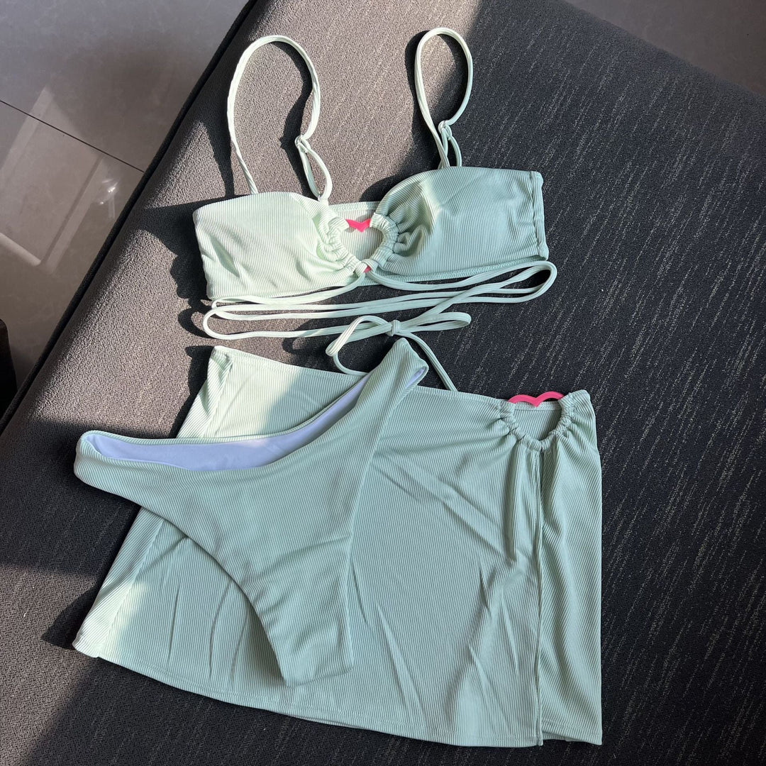 Ensemble de plage bikini et jupe