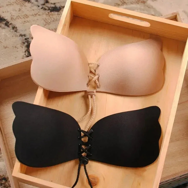 Soutien-gorge adhésif avec serrage