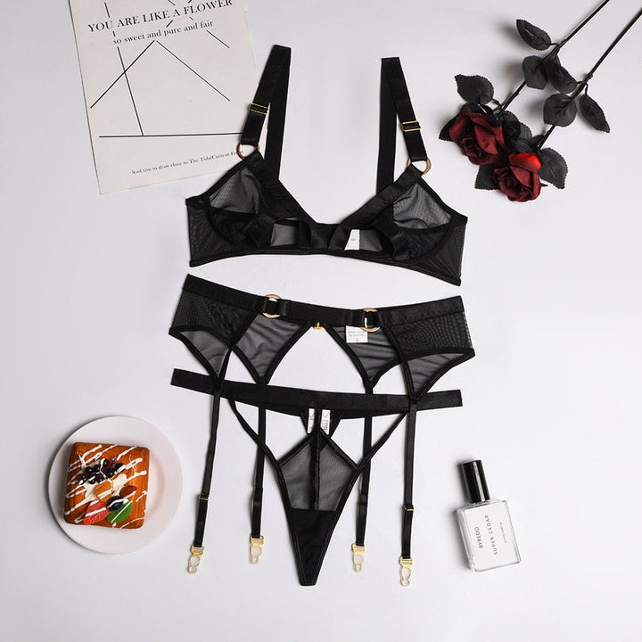 Ensemble de lingerie en résille avec ceinture