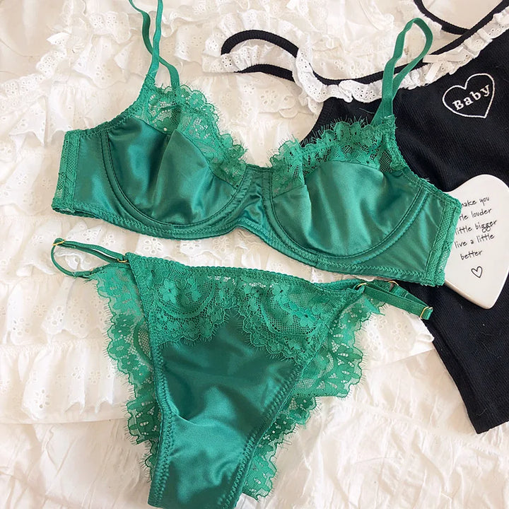 Ensemble de lingerie à finitions en dentelle
