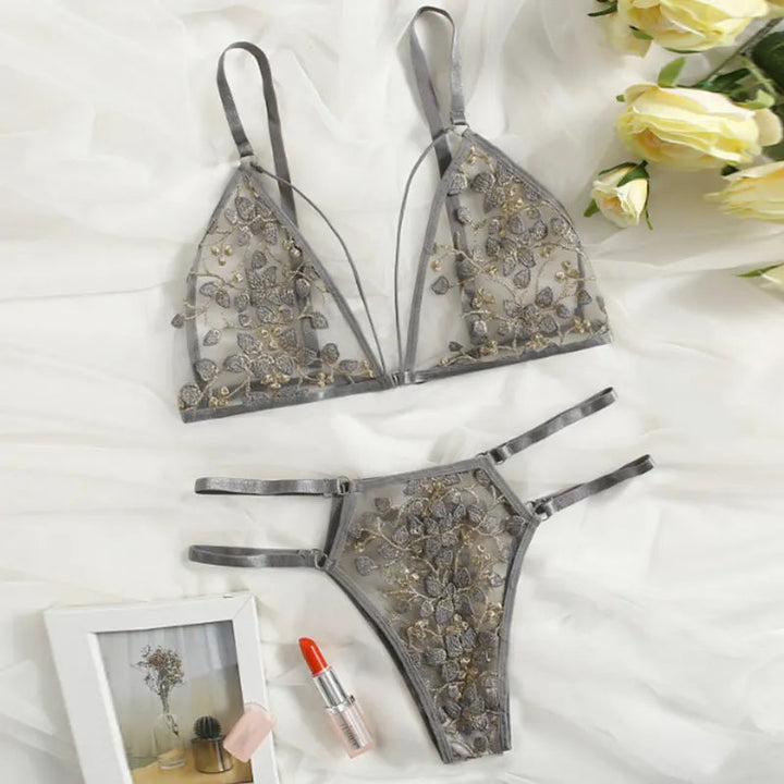 Ensemble de lingerie brodé