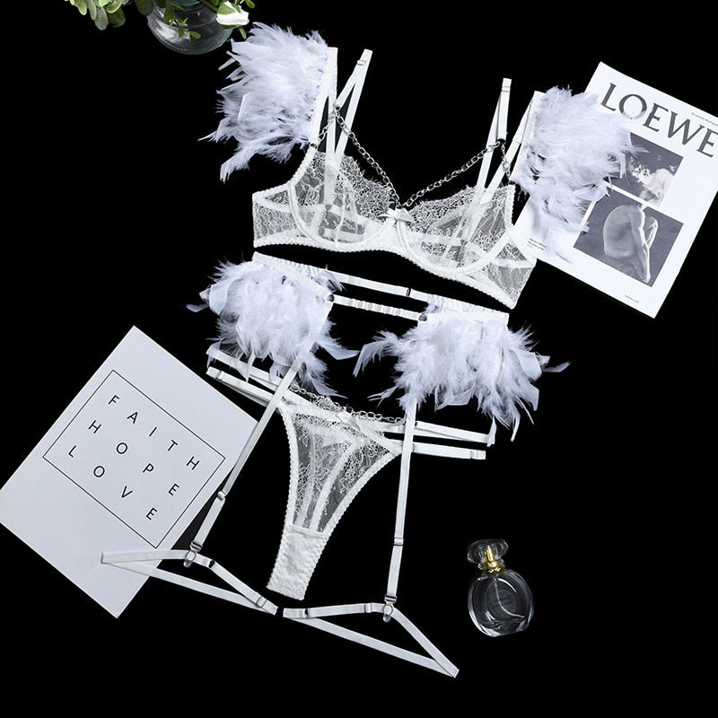 Ensemble de lingerie en dentelle sensuel 3 pièces à plumes décoratives