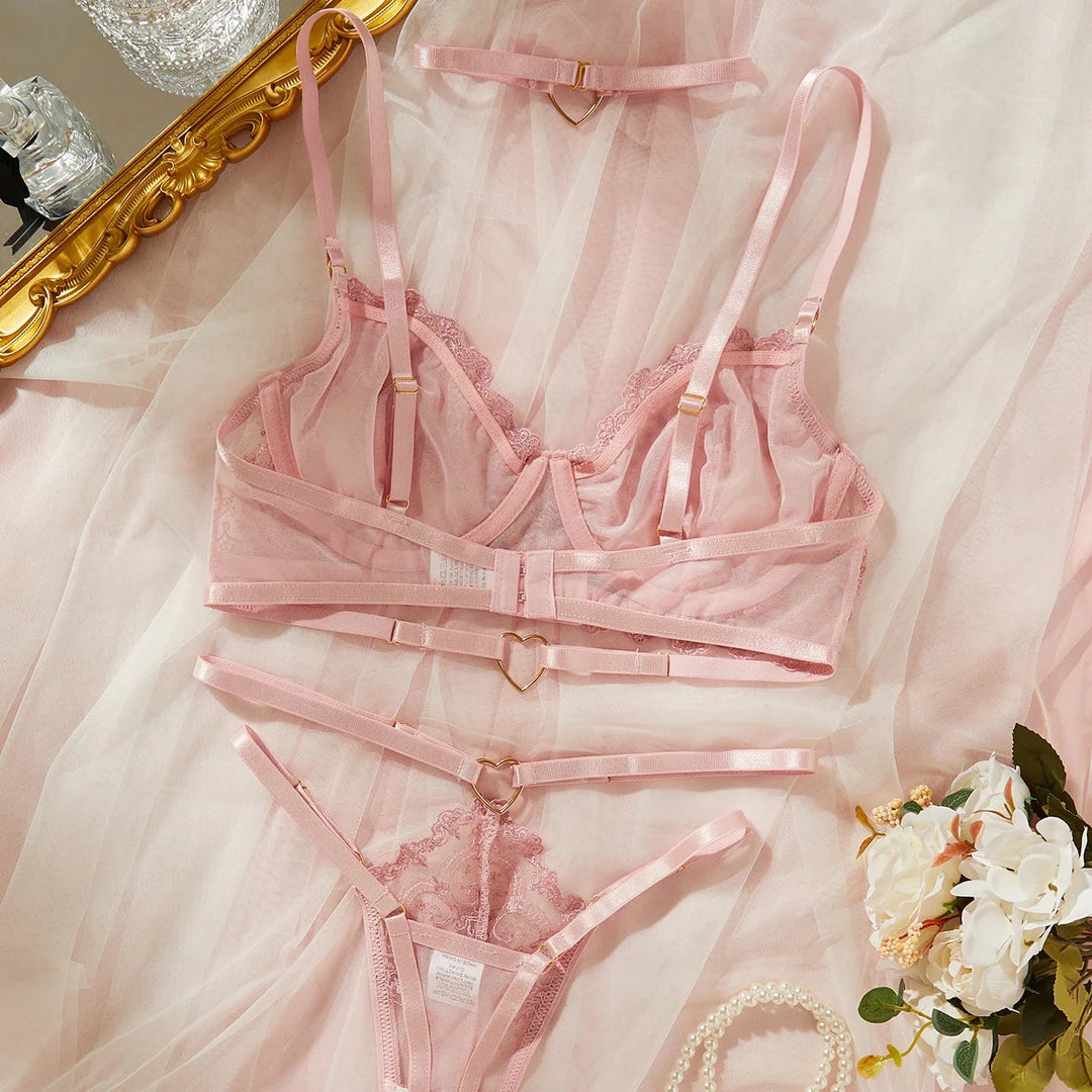 Ensemble de lingerie 2 pièces avec broderie florale, armatures et détails en forme de cœur