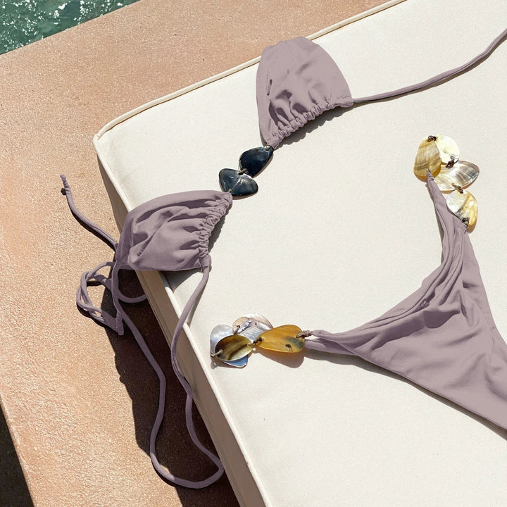 Bikini à plaques décoratives