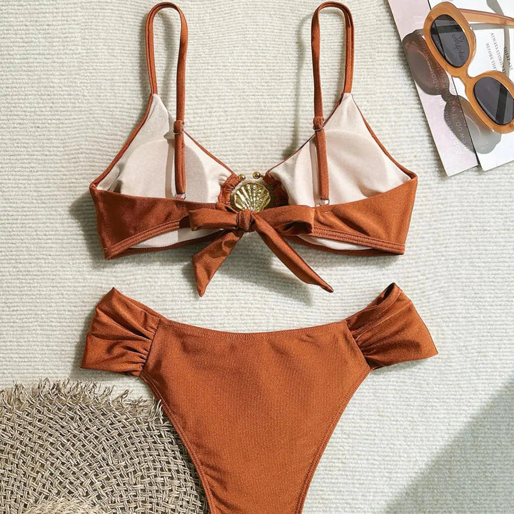 Bikini taille haute avec coquillage métallique