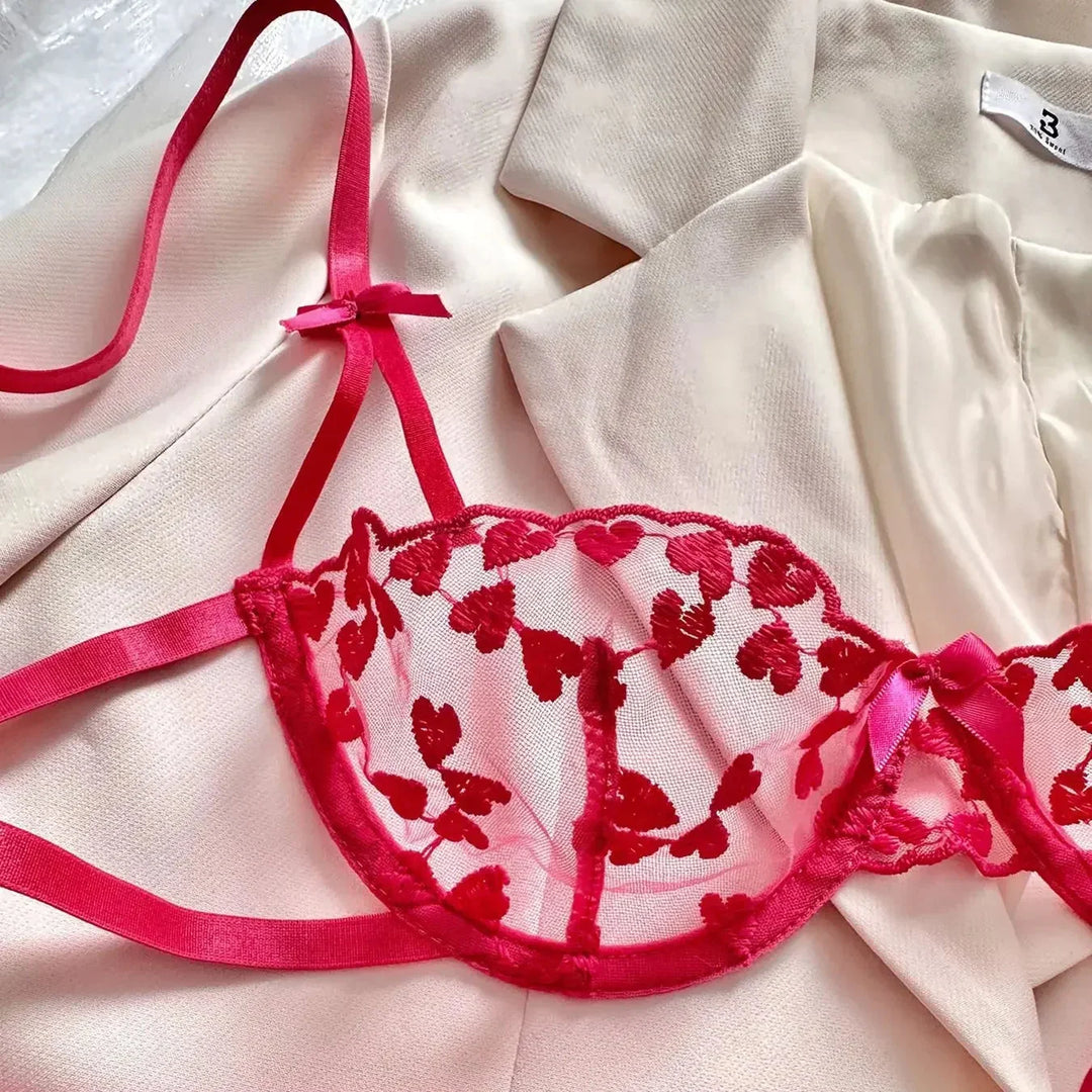 Ensemble de lingerie brodé