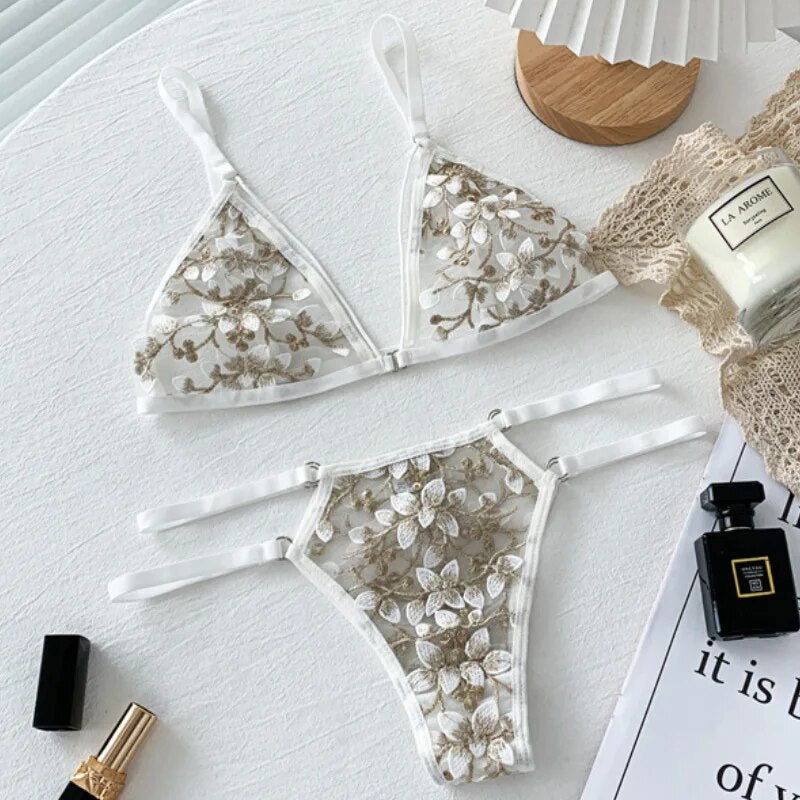 Ensemble de lingerie brodé
